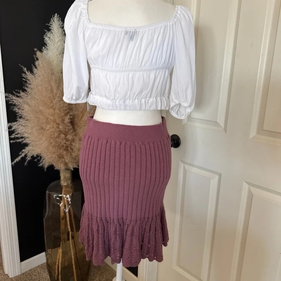 New with tags!
Free People Rose Mini Skirt
Size Large - Picture 12 of 12